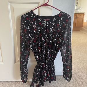 Cute White House Black Market side tie blouse.  Size medium.